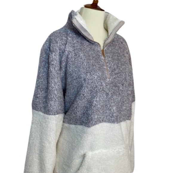 Gray & White Fleece Pullover with Zippered Collar - Picture 8 of 12